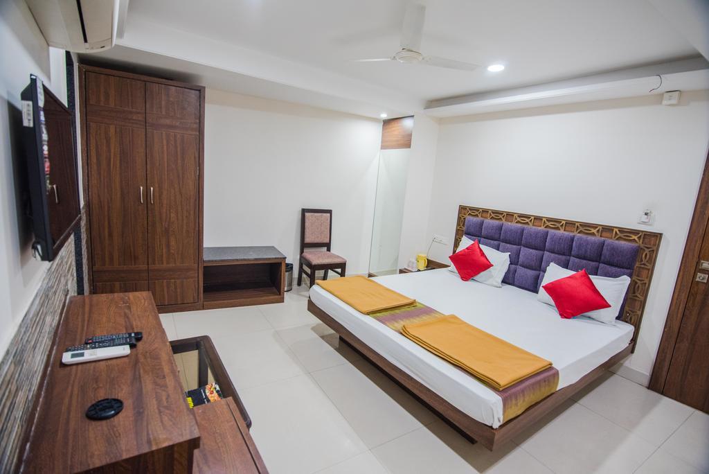 Hotel Crown Palace Bhopal Ngoại thất bức ảnh