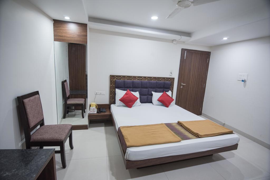 Hotel Crown Palace Bhopal Ngoại thất bức ảnh
